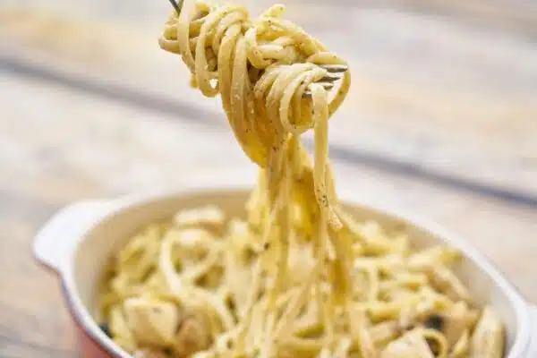 Pici cacio e pepe : la recette originale italienne pour un plat authentique et savoureux